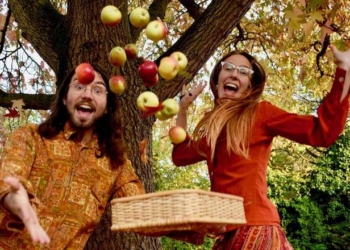 Пара веганов из Великобритании 4 недели жила на просроченных продуктах