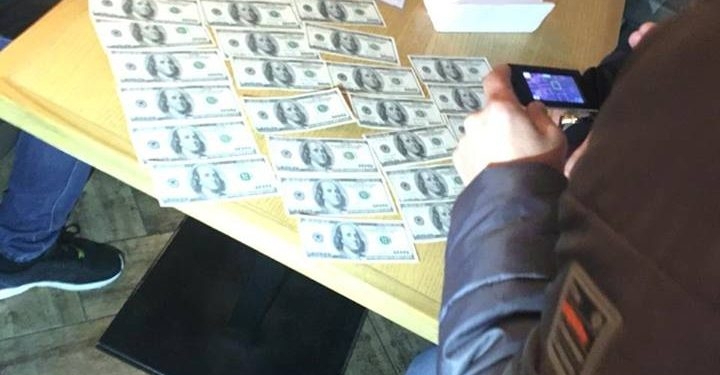 Предлагавший взятку в $3 тыс. начальник управления ГУ Госпродпотребслужбы в Николаевской области может выйти под залог в 0,5 млн.грн.