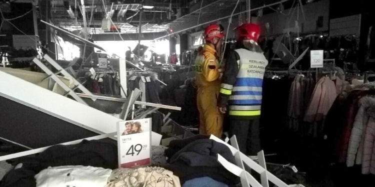 В польском торговом центре обвалился потолок – семеро людей пострадали