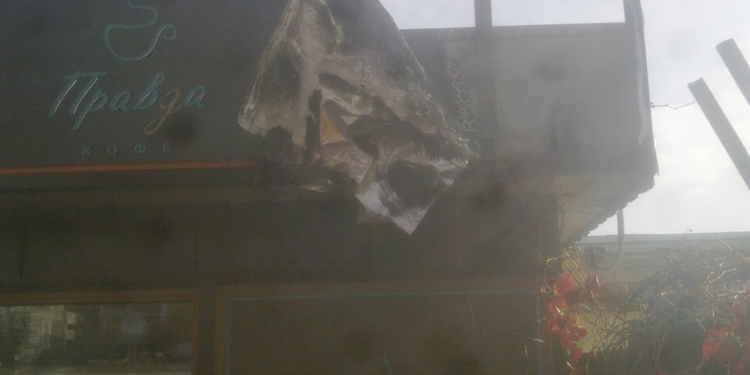 В Николаеве горела мини-кофейня – «коротнуло» в рекламной вывеске