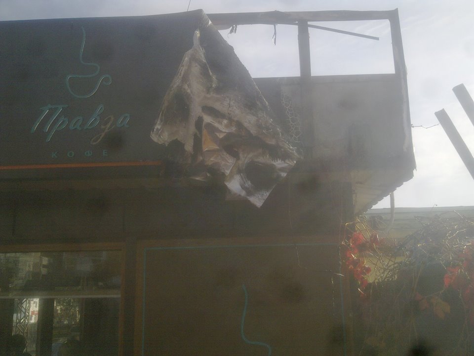 В Николаеве горела мини-кофейня – «коротнуло» в рекламной вывеске 1
