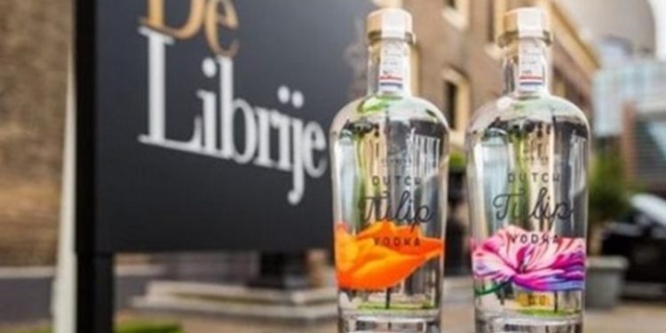 Теперь есть и «тюльпановка»: в Голландии выпустили Tulip Vodka
