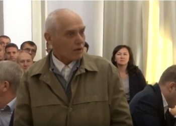 Улица Парковая в Николаеве не переименовывалась в улицу Олейника. Скандальный монопикетчик это доказал, а мэр поручил найти решение проблемы