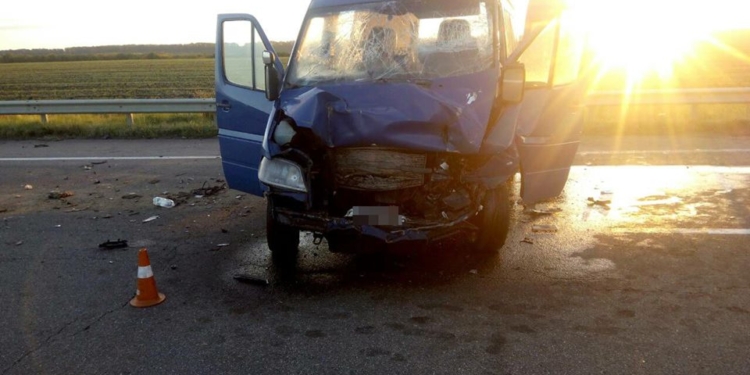 Водителя белорусской маршрутки, из-за которого семеро оказались в больнице на Николаевщине, задержали