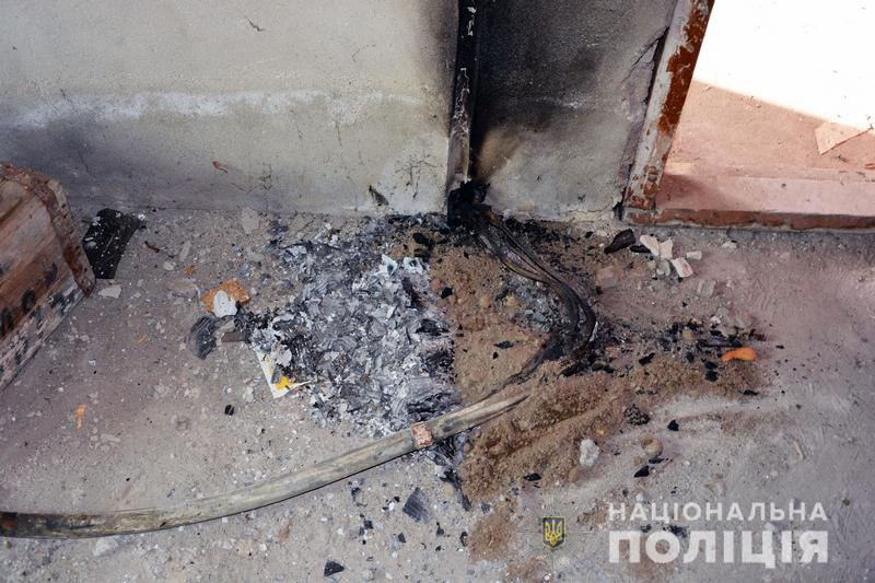 Не работающее – не значит не охраняемое: в Николаеве на заброшенном заводе поймали воров, вырезавших кабель 3