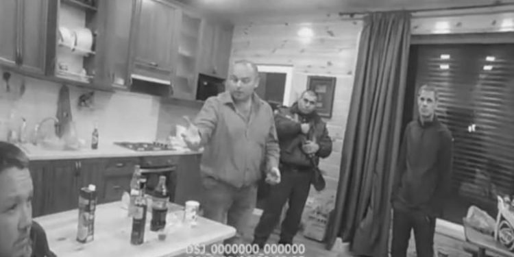 На Запорожье криминальные авторитеты похитили главу районной ГИС, вывезли его в багажнике авто и избили