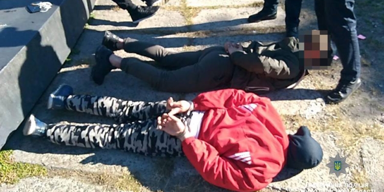 В Николаеве патрульные задержали трех молодчиков, ограбивших мужчину