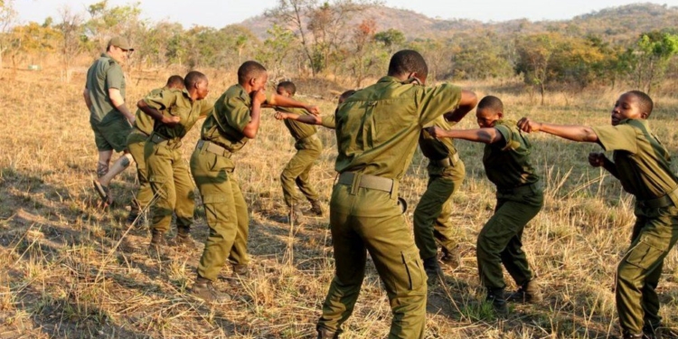 Австралийский спецназовец сколотил из африканских женщин отряд рейнджеров