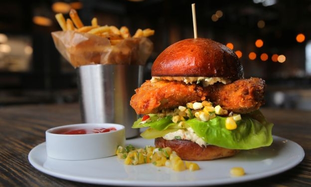 Фу, это уже едят. В США стали делать мясо из куриных перьев