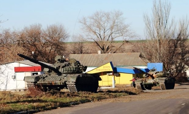 Боевики выдвинули за линии отвода 180 танков и 100 орудий и артсистем