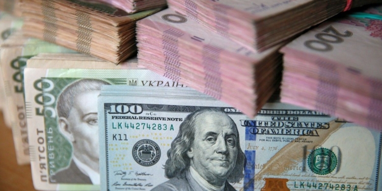 Гривна укрепилась на фоне новой программы с МВФ