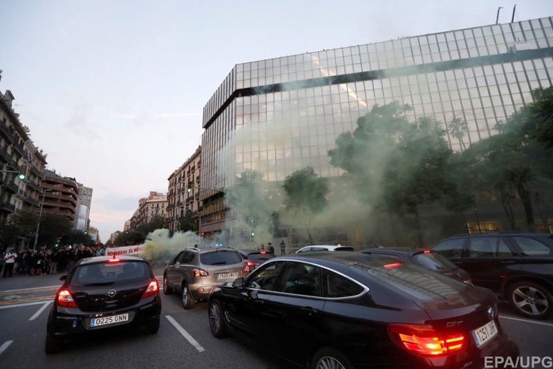 Сторонники независимости Каталонии заблокировали автомагистрали и железнодорожные пути 13