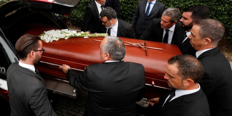 В Барселоне попрощались с легендарной Монсеррат Кабалье