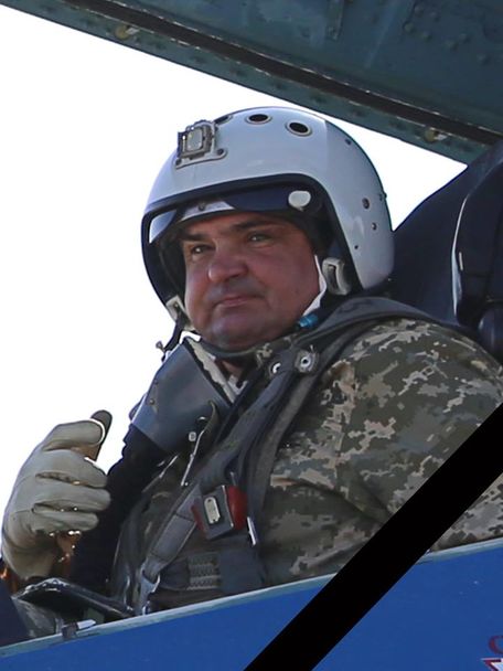 В Украине попрощались с летчиком, погибшим во время крушения Су-27 3