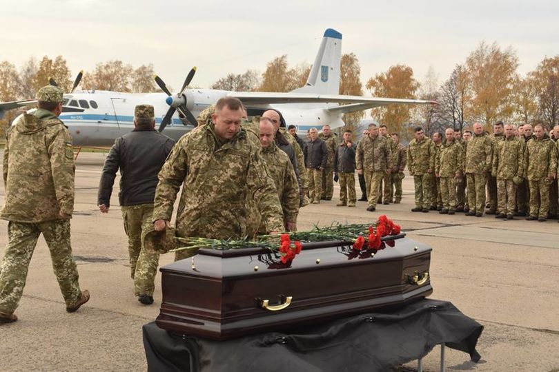 В Украине попрощались с летчиком, погибшим во время крушения Су-27 9