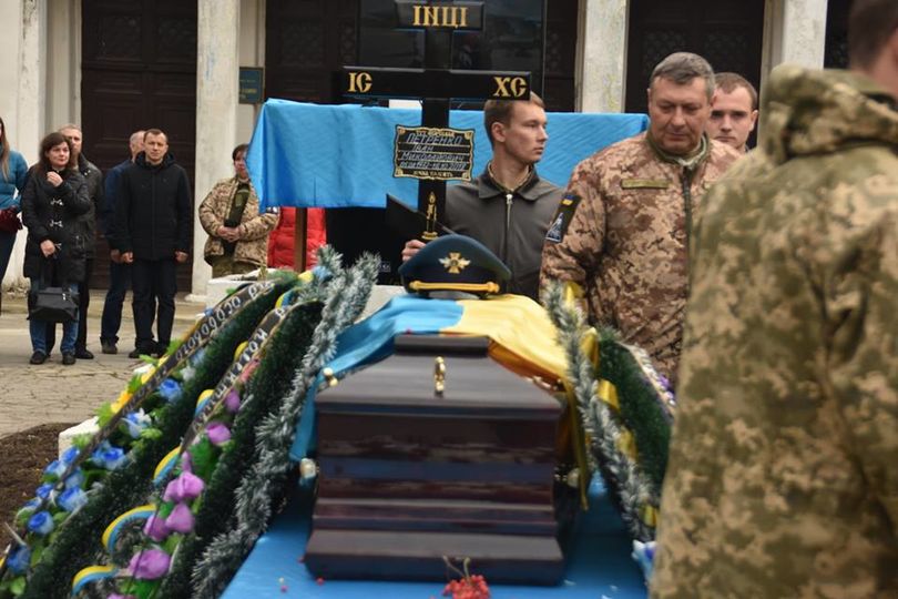 В Украине попрощались с летчиком, погибшим во время крушения Су-27 13