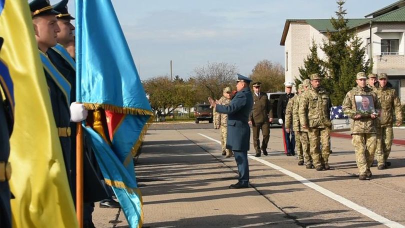 В Украине попрощались с летчиком, погибшим во время крушения Су-27 17