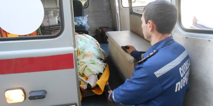 На Николаевщине медики “скорой” вызвали спасателей, чтобы донести до машины больную с избыточным весом