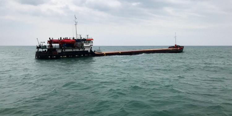 Сухогруз с украинцами на борту терпит бедствие при входе в Керченский пролив