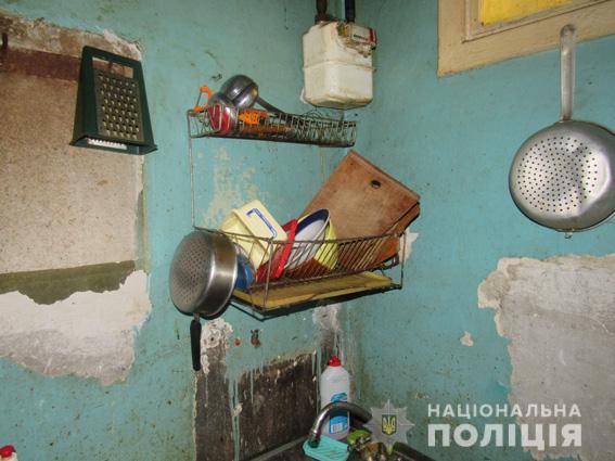 В Николаеве нашли семью, которая с 3-летним ребенком жила в легковом автомобиле 3