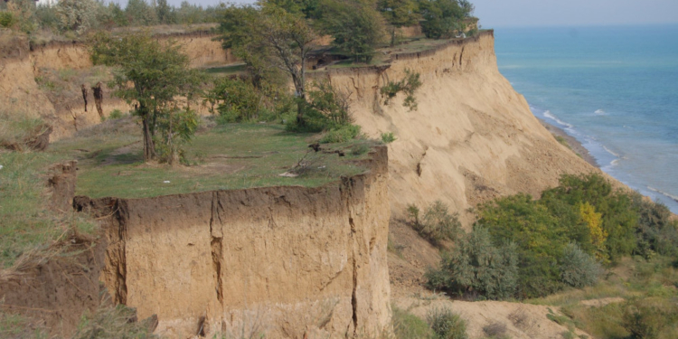 Летом тут стояли палатки. Снова масштабный оползень в Одесской области