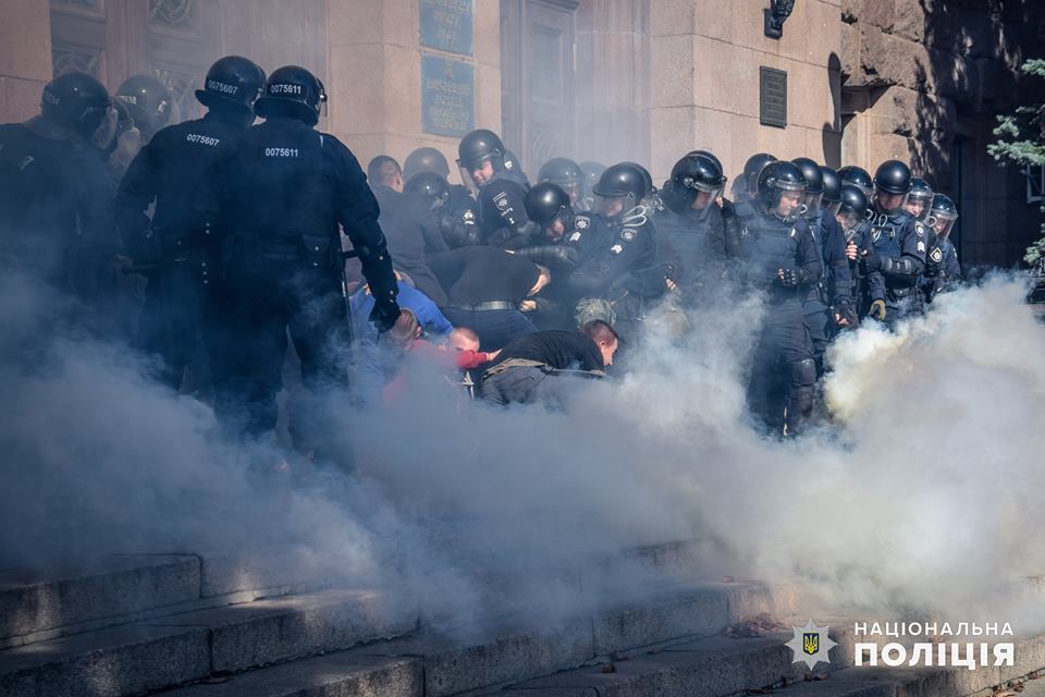 Полиция училась отражать штурм Николаевской мэрии и удалять из сессионного зала «лишние элементы» 44