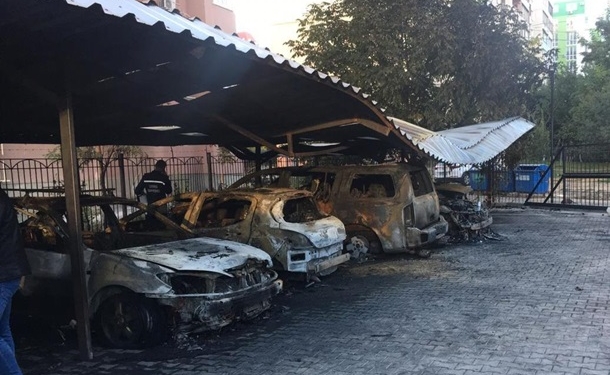В Одессе сожгли пять автомобилей на стоянке