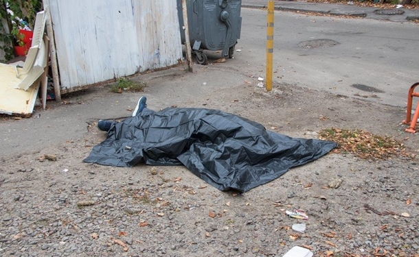 В Киеве на территории школы нашли труп мужчины