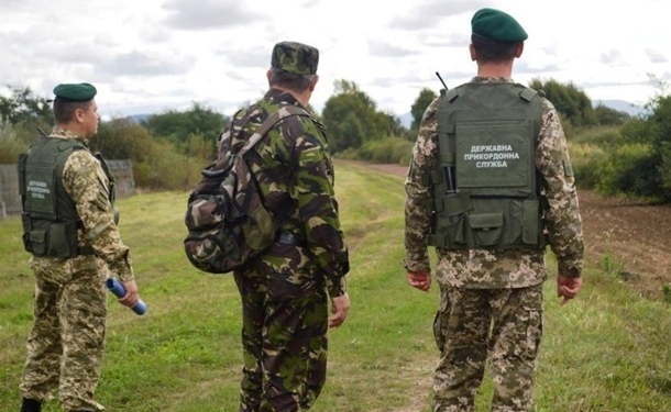 На Буковине пограничники отстреливались от пьяной толпы
