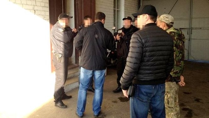 Должностные лица Нацполиции Сумской области облагали водителей “данью” – СБУ