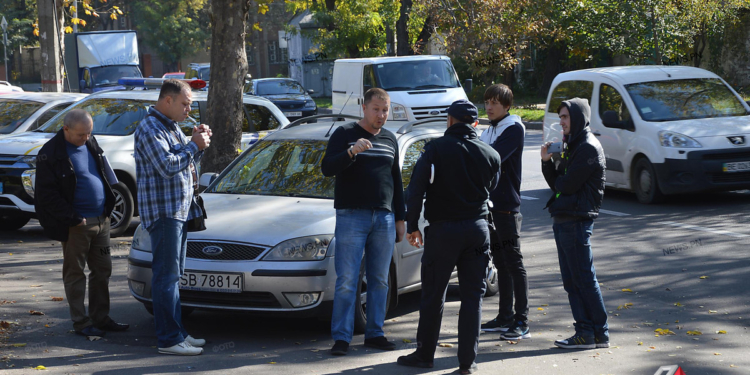 Патрульные и таможенники устроили облаву на «евробляхи» в Николаеве