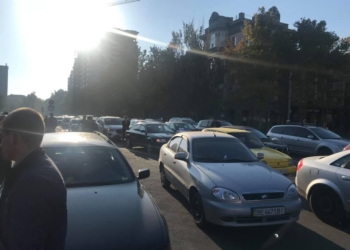 В Николаеве протестуют против цен на топливо: десятки автомобилей съехались к мэрии