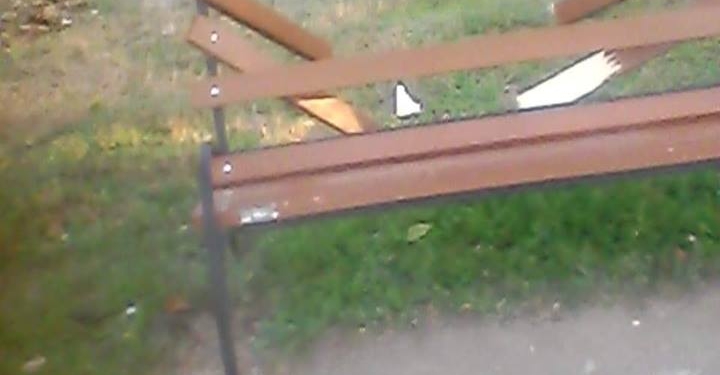 В департаменте ЖКХ Николаева подсчитывают убытки после праздников – сломанные скамейки и урны