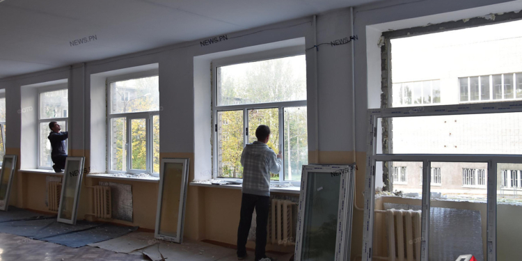 Деньги на супер-новые окна в школе №3 Николаева пять лет собирали с родителей