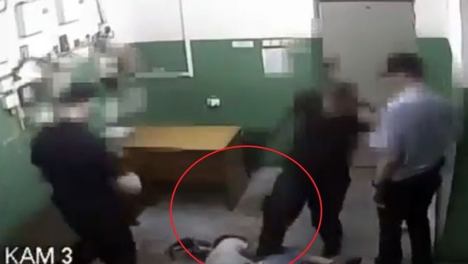 В Харькове группа полицейских жестоко избивала и издевалась над задержанными