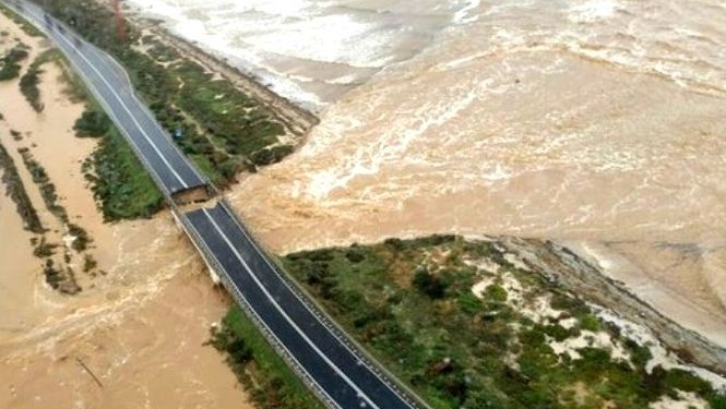 В Италии обрушился автомобильный мост