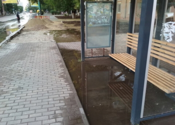 За две недели вандалы разгромили уже 4 остановки в Корабельном районе