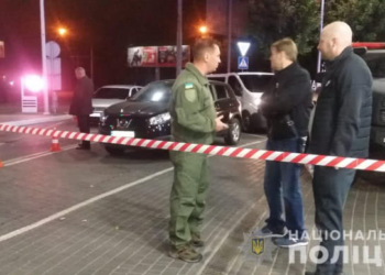 В Одессе расстреляли авто участника “Автомайдана”, один человек ранен