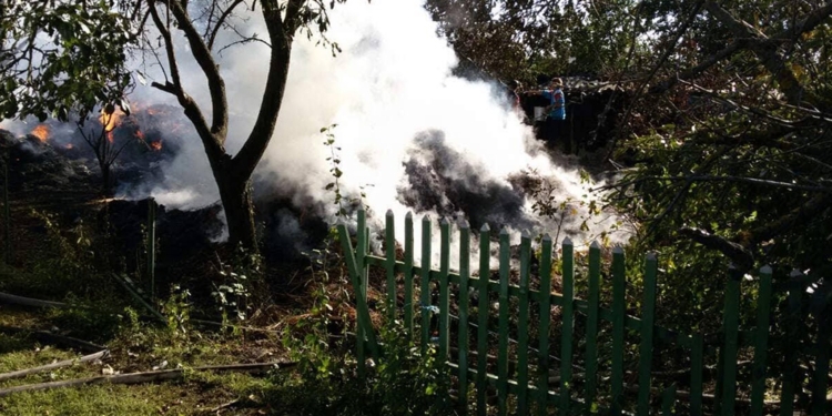 За вчерашний день спасатели дважды тушили пожары в жилых домах и трижды – горевшее сено
