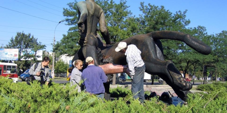 Символ Николаевского зоопарка начали реставрировать