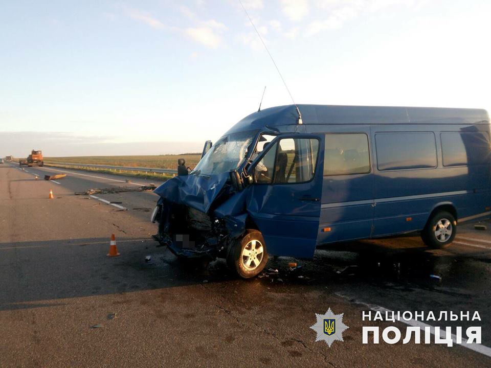 Еще одно страшное ДТП с маршруткой на Николаевщине: 6 граждан Беларуси и один киевлянин – в больнице 8