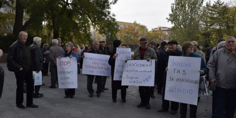 Митинг в Николаеве против повышения цены на газ: политические лозунги без политических флагов и неслучившийся штурм Николаевской ОГА