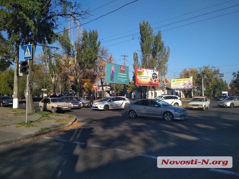 Движение в центре Николаева заблокировано: водитель «Мазды» въехал в «Шевроле» 3