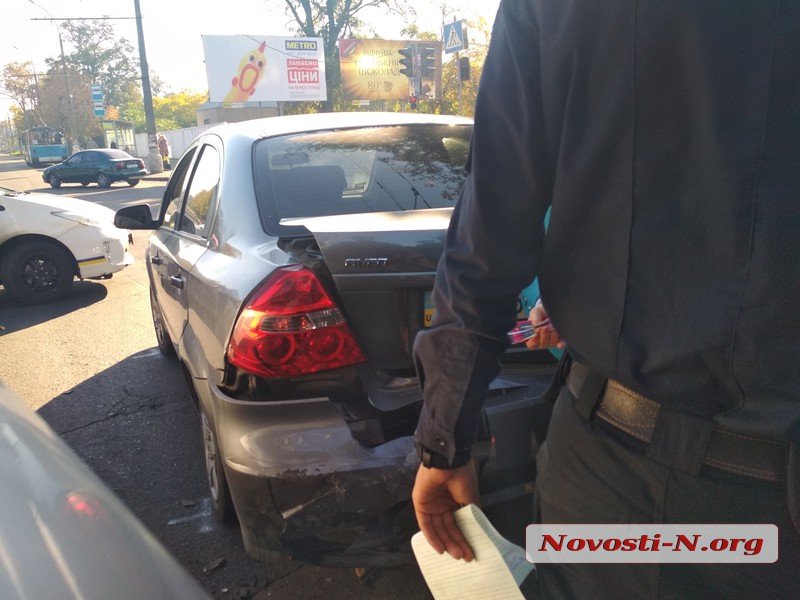 Движение в центре Николаева заблокировано: водитель «Мазды» въехал в «Шевроле» 7