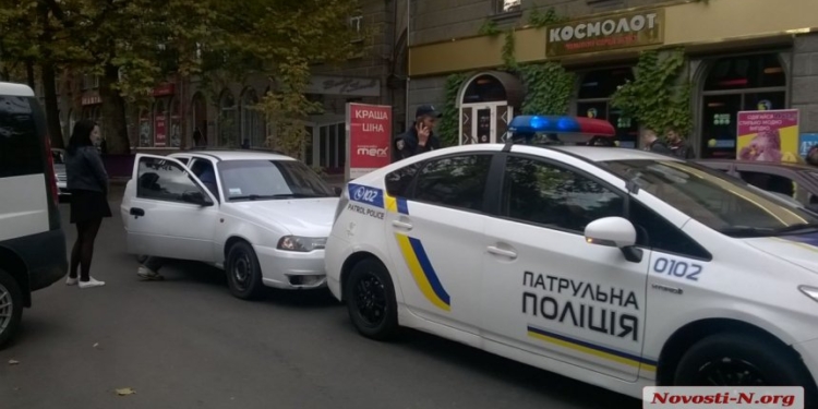 На улице Спасской пробка из-за аварии машины полицейских и Daewoo