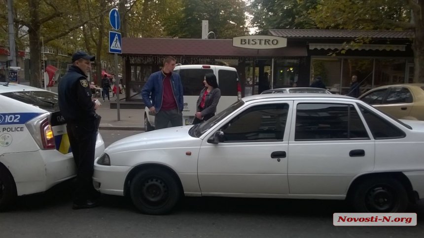 На улице Спасской пробка из-за аварии машины полицейских и Daewoo 3