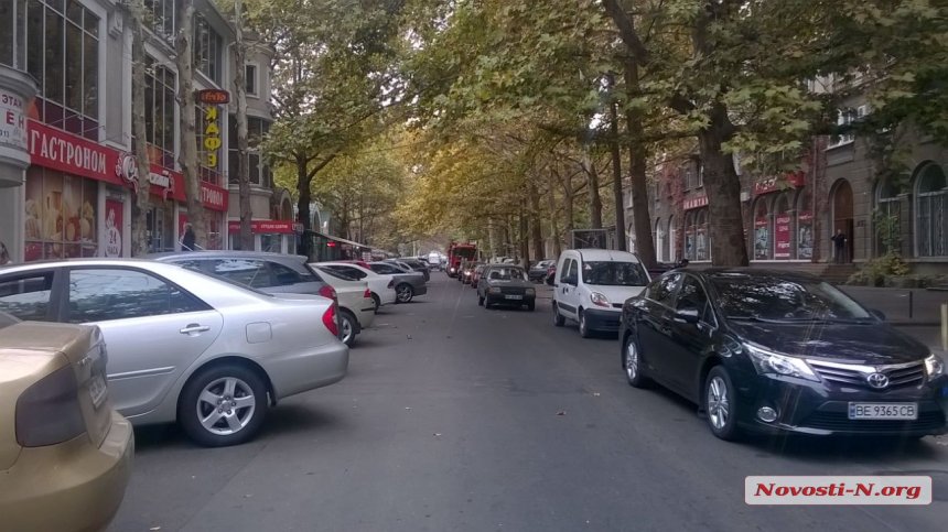 На улице Спасской пробка из-за аварии машины полицейских и Daewoo 7