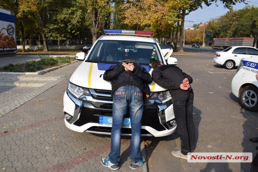 В Николаеве фальшивые «полицейские» и «морпех» заковали в наручники и избили до неузнаваемости мужчину 5