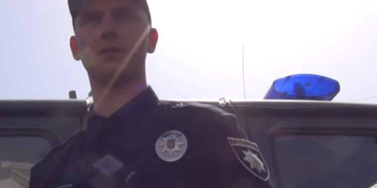 После жалоб горожан патрульная полиция Николаевщины начала служебное расследование в отношение инспектора Гришаева