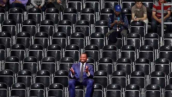 Рэпер 50 Cent выкупил половину зала у своего конкурента, чтобы тот выступал при пустых трибунах